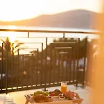 Apartman Vagabundo Beachfront Penthouse - Private Jacuzzi & Sunset Views Trogir