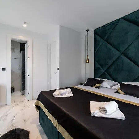 アパート Vagabundo Beachfront Penthouse - Private Jacuzzi & Sunset Views トロギール