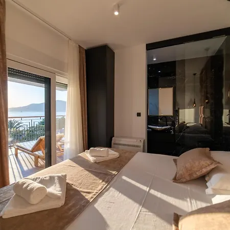 Vagabundo Beachfront Penthouse - Private Jacuzzi&sunset Views