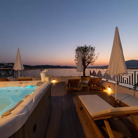 アパート Vagabundo Beachfront Penthouse - Private Jacuzzi & Sunset Views トロギール