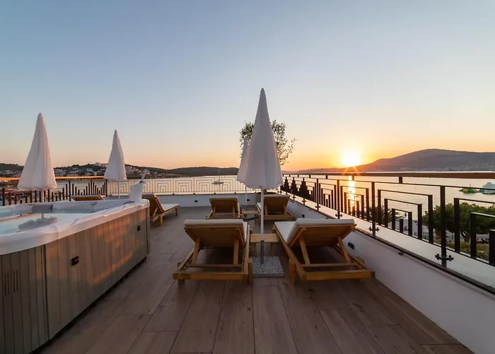 Vagabundo Beachfront Penthouse - Private Jacuzzi & Sunset Views Apartamento *