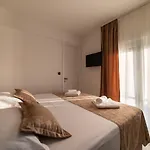 Vagabundo Beachfront Penthouse - Private Jacuzzi & Sunset Views * טרוגיר
