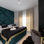 Vagabundo Beachfront Penthouse - Private Jacuzzi & Sunset Views דירה