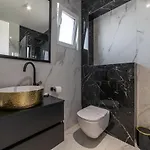 Vagabundo Beachfront Penthouse - Private Jacuzzi & Sunset Views דירה *