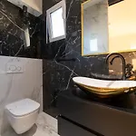 Vagabundo Beachfront Penthouse - Private Jacuzzi & Sunset Views *