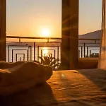 דירה Vagabundo Beachfront Penthouse - Private Jacuzzi & Sunset Views *