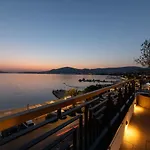 Vagabundo Beachfront Penthouse - Private Jacuzzi & Sunset Views * טרוגיר