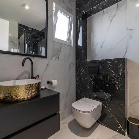 Vagabundo Beachfront Penthouse - Private Jacuzzi & Sunset Views Appartamento *