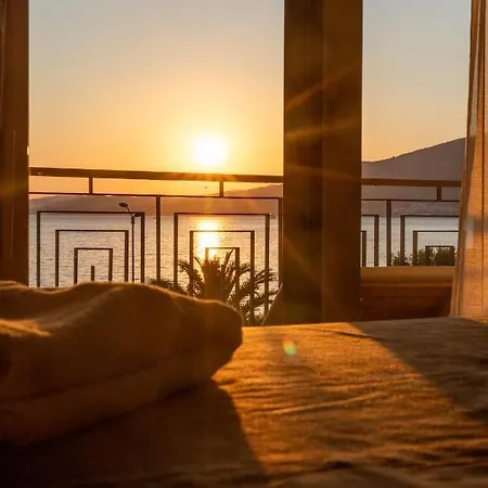 Appartamento Vagabundo Beachfront Penthouse - Private Jacuzzi & Sunset Views *