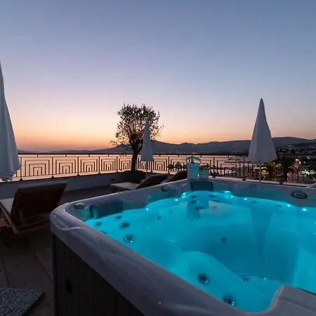 Vagabundo Beachfront Penthouse - Private Jacuzzi & Sunset Views * Traù