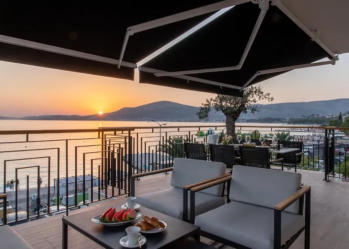 Vagabundo Beachfront Penthouse - Private Jacuzzi & Sunset Views 트로기르