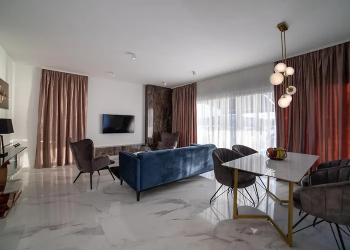 Vagabundo Beachfront Penthouse - Private Jacuzzi & Sunset Views * 트로기르