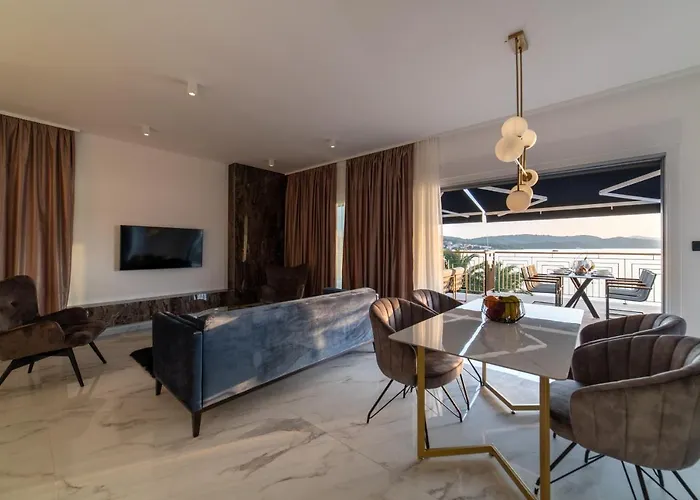 Vagabundo Beachfront Penthouse - Private Jacuzzi & Sunset Views 아파트 트로기르