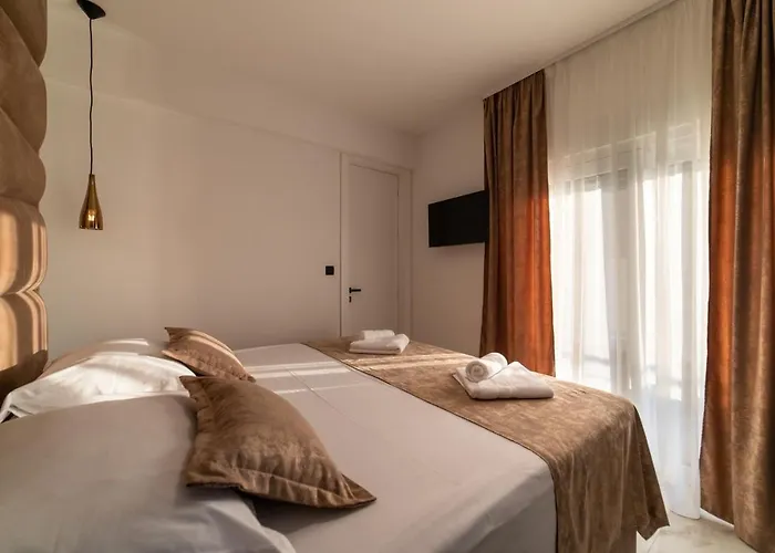 Vagabundo Beachfront Penthouse - Private Jacuzzi & Sunset Views * 트로기르