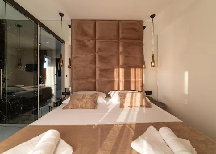 Vagabundo Beachfront Penthouse - Private Jacuzzi & Sunset Views 아파트 트로기르