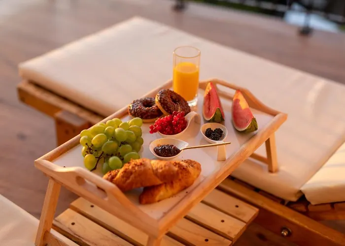 Vagabundo Beachfront Penthouse - Private Jacuzzi & Sunset Views 트로기르