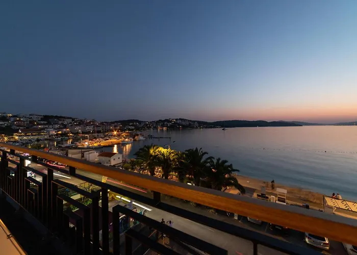 Vagabundo Beachfront Penthouse - Private Jacuzzi & Sunset Views 아파트 *