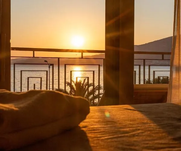 아파트 Vagabundo Beachfront Penthouse - Private Jacuzzi & Sunset Views *